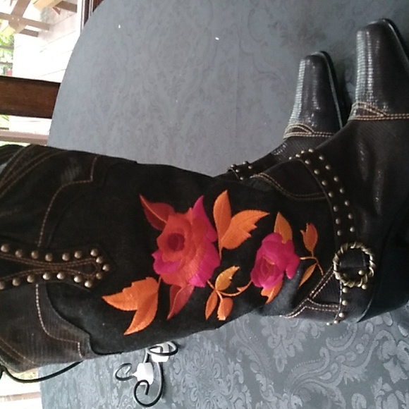Dakota Womens Western Boots with Floral Design..like new. Size 8W - Picture 2 of 14